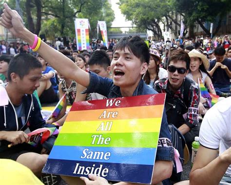 taiwan s parliament approves same sex marriage