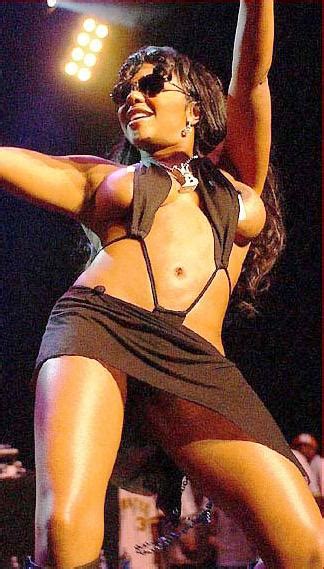 lil kim topless and naked tits in concerts