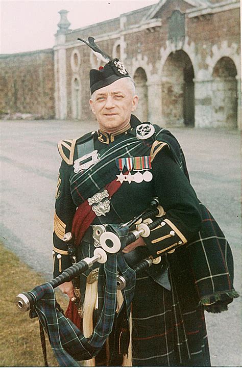 pipe major donald macleod mbe scottish traditional  hall  fame