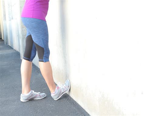 ways  stretch  calves    runners  heel wearers insync physiotherapy