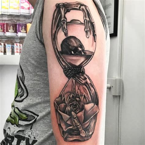 85 best hourglass tattoo designs and meanings time is flying 2019