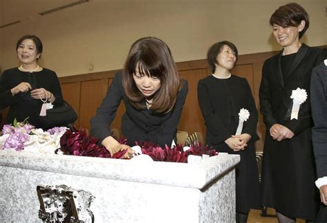 小出さん葬儀に600人 高橋さんは感謝の弔辞 読んで見フォト 産経フォト