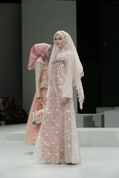 shafira luncurkan koleksi hijab mewah  sosialita dreamcoid
