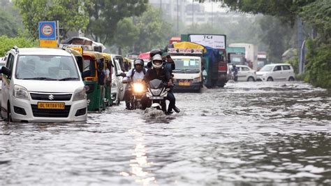 flood alert issued  delhi  yamuna breaches danger mark  heavy rains latest news