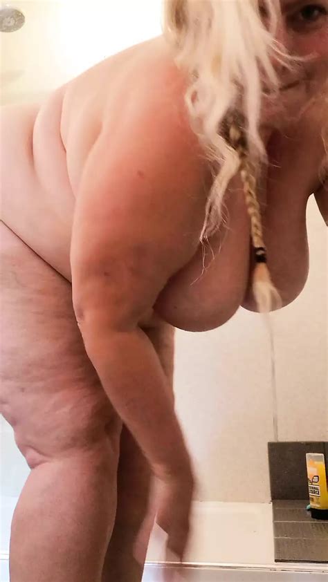 Pawg Kitty Queen Zieht Sich Aus Und Duscht Blonde Bbw Milf Mit Großen