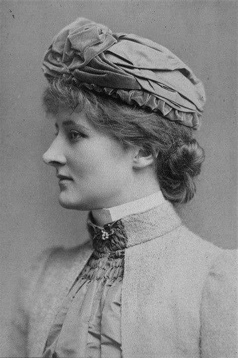 glamorous   victorian women  defined fashion styles   late  century