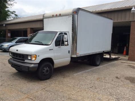 sell   ford    box truck  large lift gate liftgate