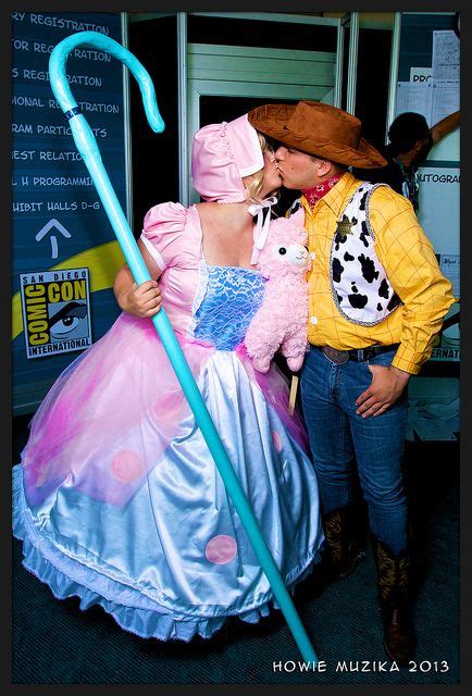 san diego comic con 2013 toy story bo peep and sheriff woody kiss halloween costume ideas