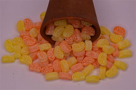 koo koo crescent  gm orange candy packaging type packet rs  kilogram id