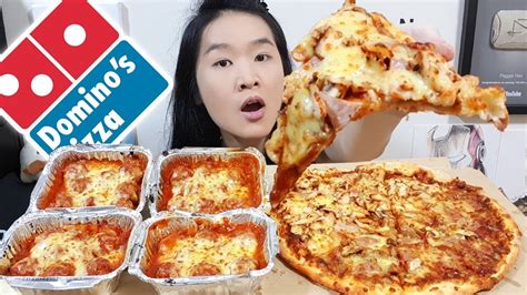 cheesy dominos feast beef chicken pizza napolitana cheese baked meatballs eating show