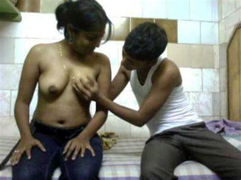 indian randi ke boobs daba ke hotel me choda desi porn photos