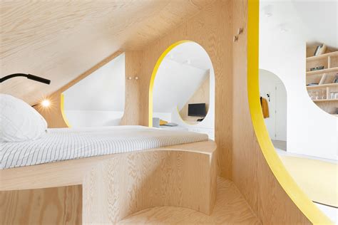 airbnb slapen  vurenhout   loft interior design plywood