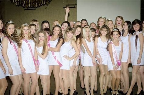ロシアのエロ可愛すぎる女子高生たちの卒業式の写真来た…！（18枚） ポッカキット
