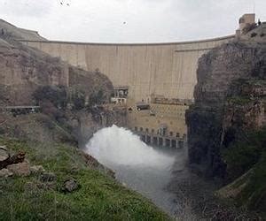 iraqi forces retake   countrys largest dams