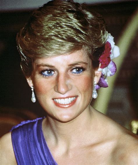 Princess Diana Blue Eyeliner Trend Meaning Bold Makeup