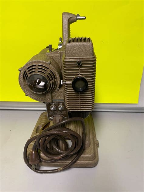 Vintage 8 Mm Revere Model 85 Film Projector W Original Case And Cord