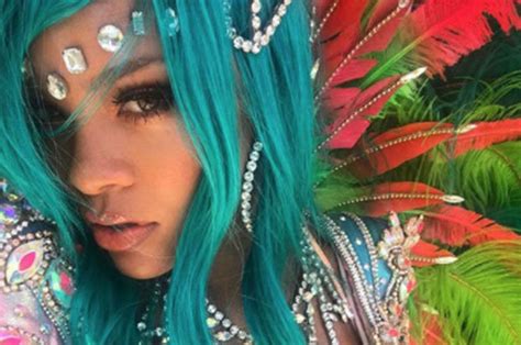 rihanna 2017 singer caught in photoshop storm after extra thumb