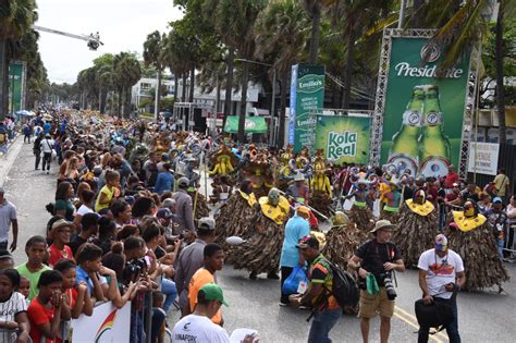 desfile nacional del carnaval  se celebro  gran participacion de comparsas  masiva