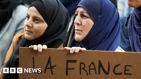 France Islam Muslims Under Pressure To Sign French Values Charter