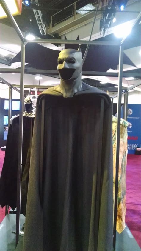 comic   ben afflecks batman  superman cowl cape revealed