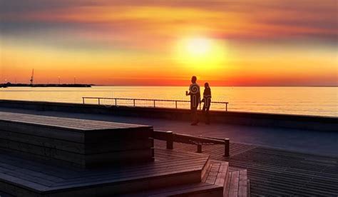 1 778 Romantic Couple Sitting Beach Sunset Photos Free