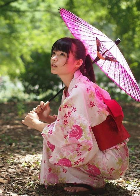 Pin By Vivian Lalezari On 和装 Kimono Japan Japanese Traditional Dress