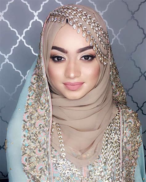 Gorgeous Brides Wearing Hijabs On Their Wedding Day Look