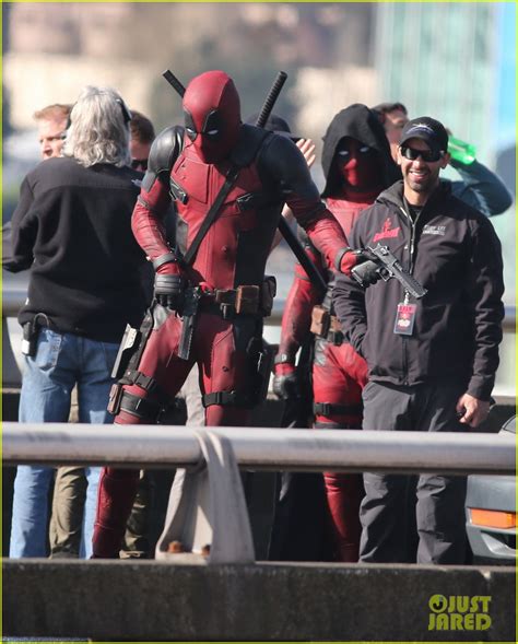Ryan Reynolds Photographed Unmasked In The Deadpool Suit