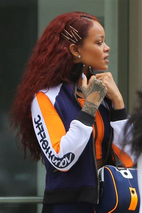 rihanna in tights leaves her appartment in new york 05 13