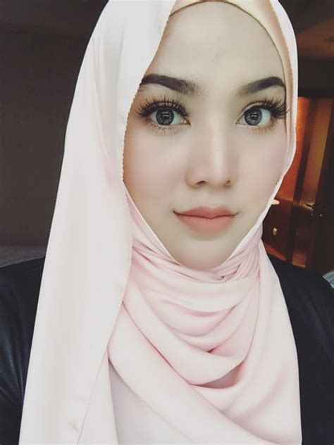 foto hijab ala shila amzah hijabers cantik yang viral karena lagu k pop