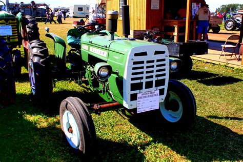 oliver  diesel antique tractors belonging   tessm flickr