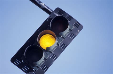 flashing yellow light stop