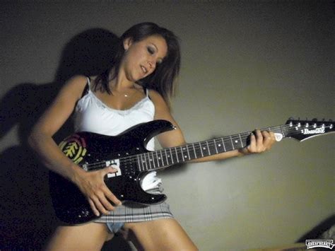 Canadian Bitch And Her Guitar Shesfreaky