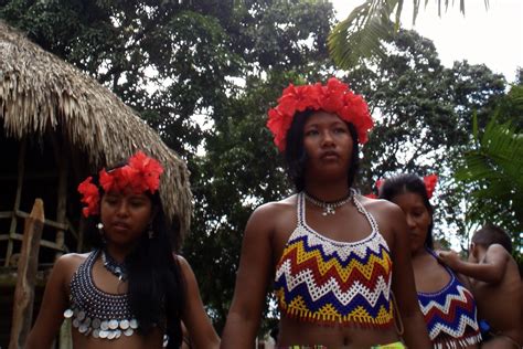 Embera Girls Candid Shot Of Native Embera Teenagers In Tra Flickr