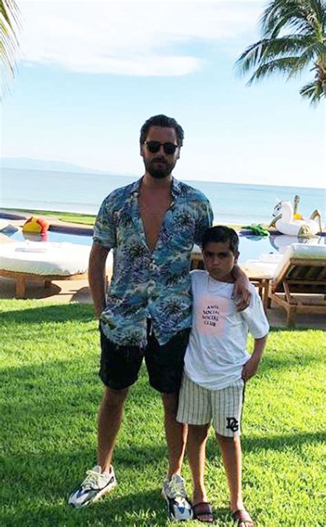 vacation dudes  kourtney kardashian  scott disicks family pics  news