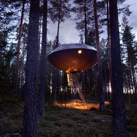 awesome treehouses     sleep   sweedens treehotel