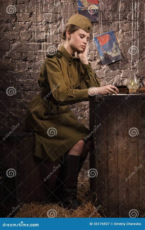 sovjet vrouwelijke militair  eenvormig van wereldoorlog ii stock afbeelding image  gevecht