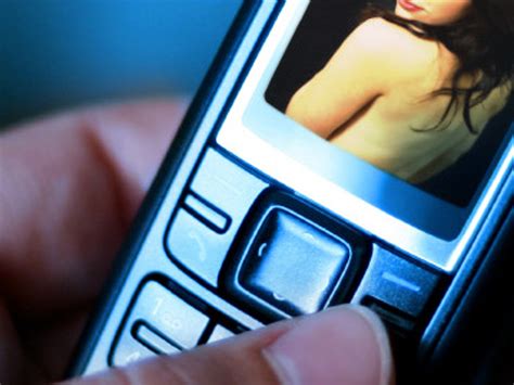 seventh graders who sext may be engaging in risky sexual behaviors cbs news
