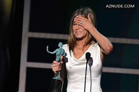 Jennifer Aniston Showed Off Her Pokies At The 26th Screen