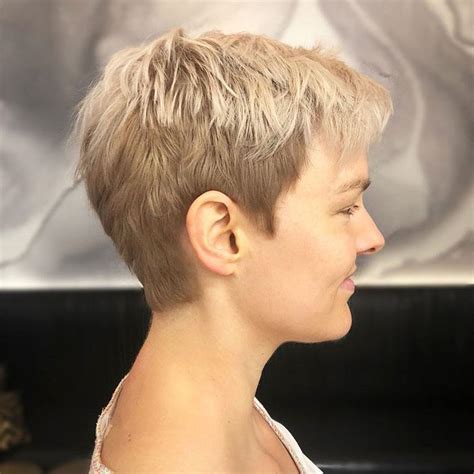 40 Youth Restoring Short Hairstyles For Women Over 40