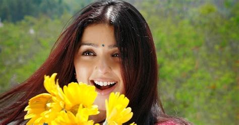 bhumika chawla hot tamil telugu actress photos biography filmography celebrity profiles