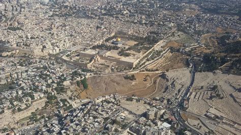 biblical historical      temple located  jerusalem