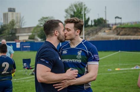 victory kiss london kings cross steelers jugadores de rugby