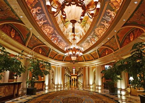luxury hotel review  venetian las vegas  suite resort