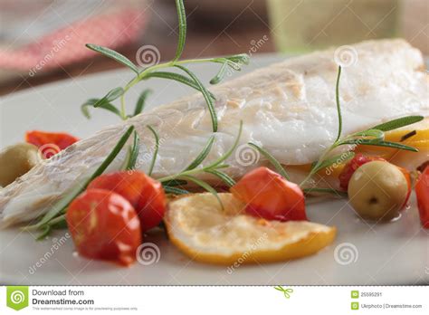 Baked Sea Bass With Vegetables Stock Image Image Of Green Food 25595291