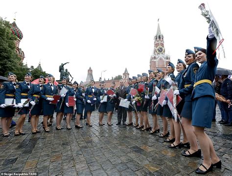 putin s newest recruits parade through moscow s red square during