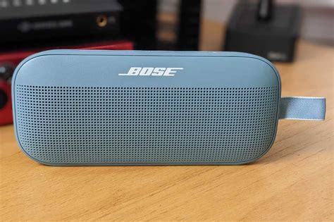 bose soundlink flex review  bluetooth speaker  striking  pleasing sonics techhive