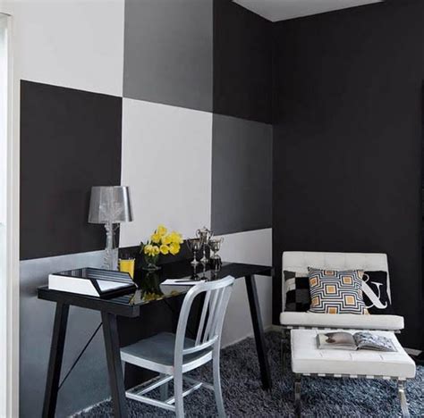 schwarze waende fuer moderne raum und farbgestaltung im wohnzimmer