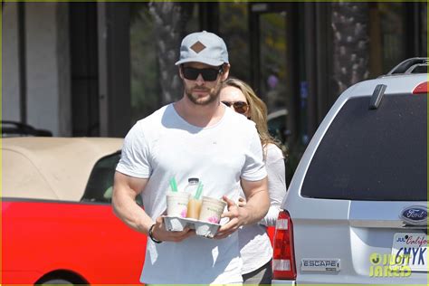 Chris Hemsworth S Massive Muscles Can Barely Fit In His Shirt Photo