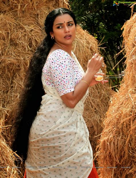 Swetha Menon Hot Saree Navel Stills From Rathinirvedam